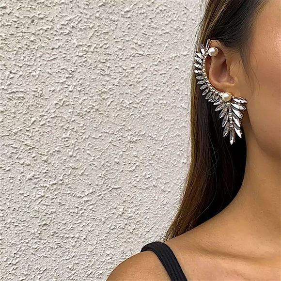 ⚜️[𝟯/$𝟮𝟴]⚜️NEW Rhinestone Pearl Crawler Earring - Picture 4 of 9